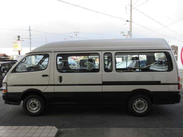 UZ0048352158_48_002.jpg