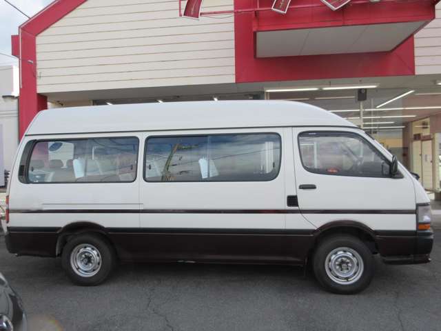 UZ0048352158_49_002.jpg