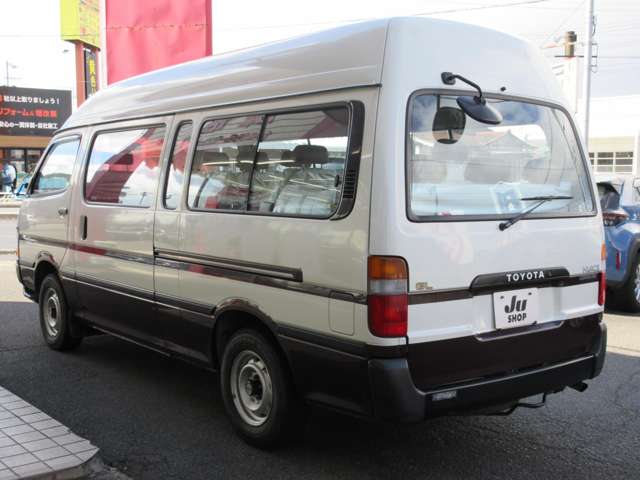 UZ0048352158_52_002.jpg