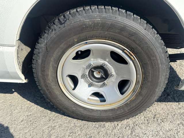 UJ0048248319_40_001.jpg