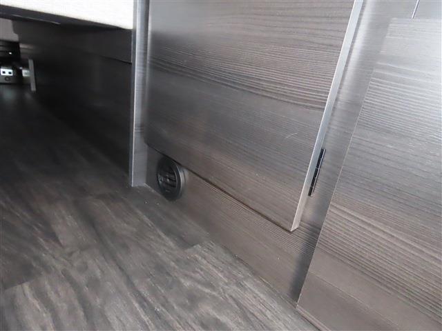 UJ0048091742_55_002.jpg