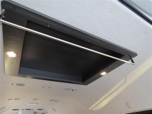 UJ0048091742_63_002.jpg