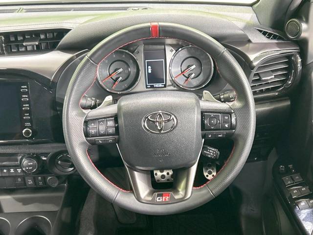 UZ0048187330_10_001.jpg