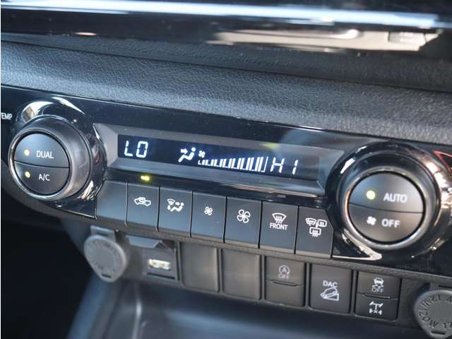 UZ0048142866_52_002.jpg