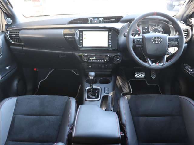 UZ0048142866_7_003.jpg