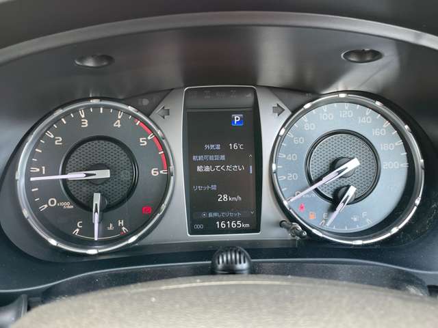 UZ0048005551_7_004.jpg