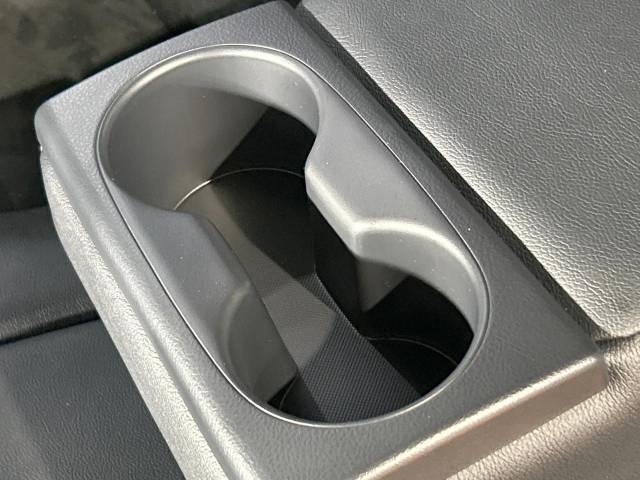 UZ0048008851_38_001.jpg