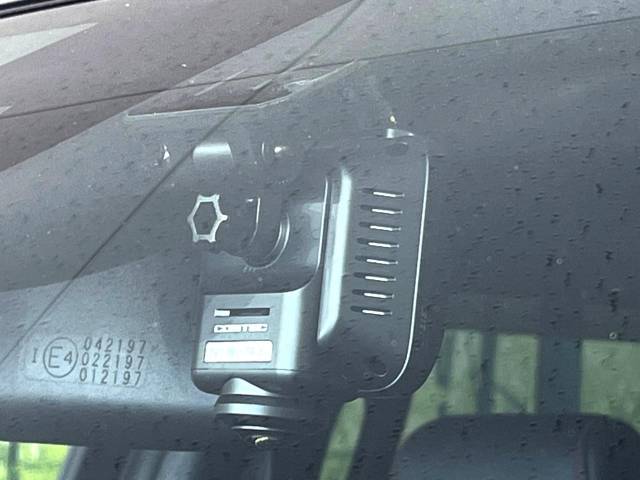 UZ0048339643_63_001.jpg