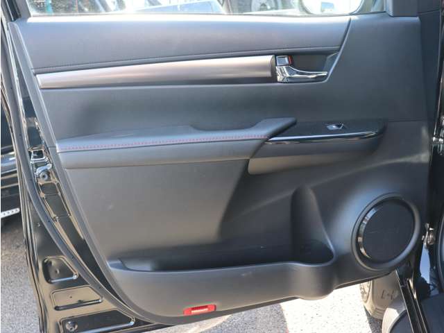 UZ0047997212_72_001.jpg