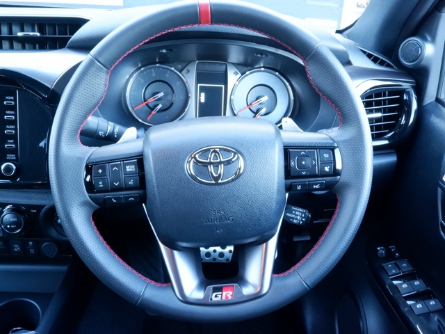 UZ0047563838_12_002.jpg