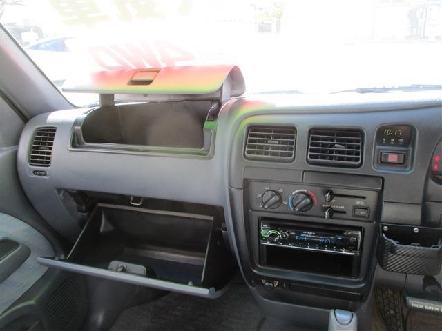 UJ0048063328_33_002.jpg