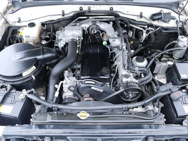 UZ0046799319_19_002.jpg