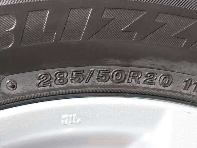 UZ0048164395_31_001.jpg