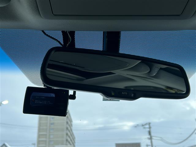 UZ0047898795_18_001.jpg