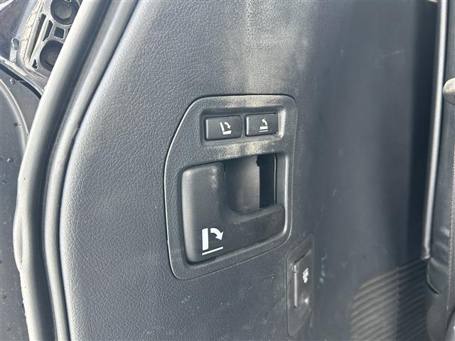 UZ0047898795_32_002.jpg