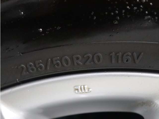 UZ0048396233_19_002.jpg