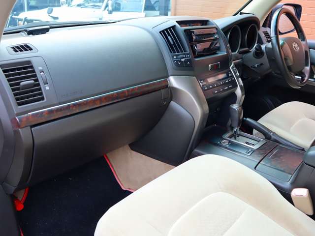 UZ0046803523_48_001.jpg