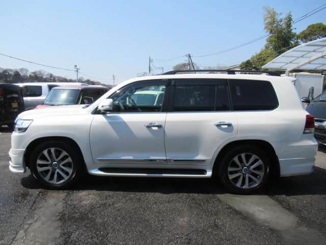UJ0048405900_10_001.jpg