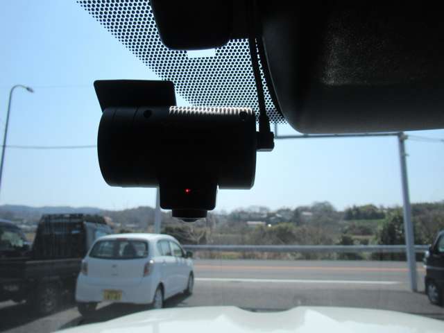 UJ0048405900_16_001.jpg