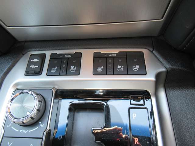UJ0048405900_17_001.jpg