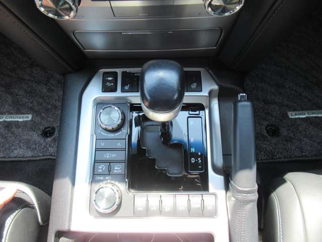 UJ0048405900_18_001.jpg