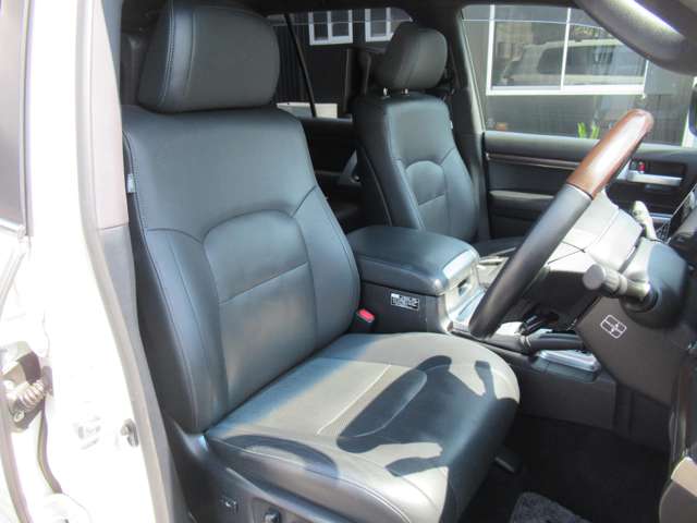 UJ0048405900_33_001.jpg