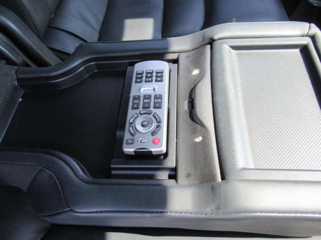 UJ0048405900_46_001.jpg