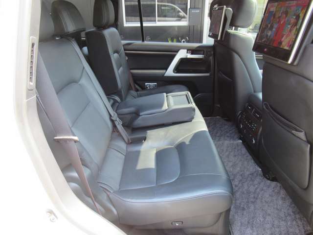 UJ0048405900_47_001.jpg