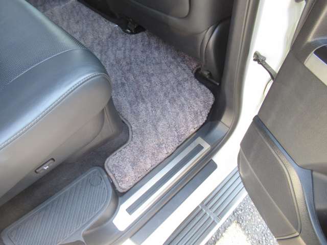 UJ0048405900_48_001.jpg
