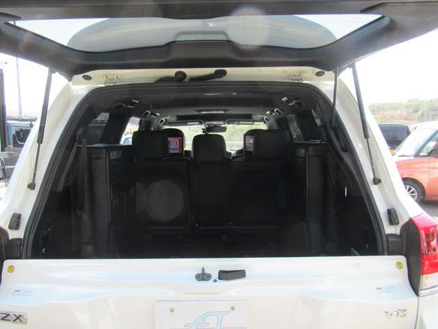UJ0048405900_63_001.jpg