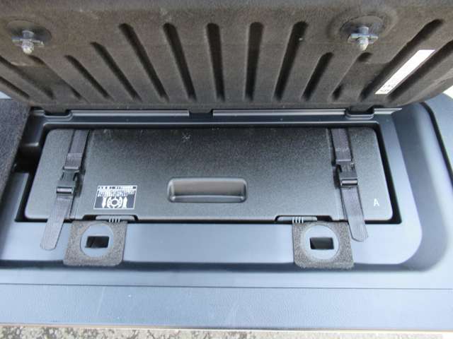 UJ0048405900_64_001.jpg