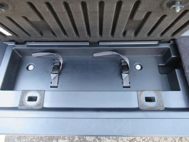 UJ0048405900_65_001.jpg