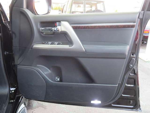 U00047441836_72_007.jpg
