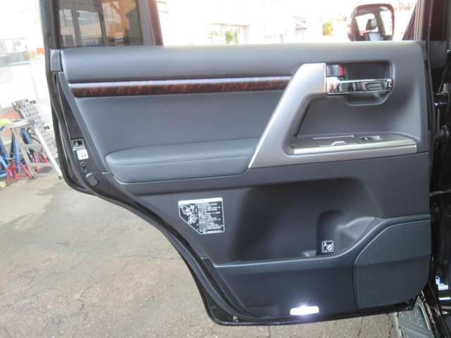 U00047441836_78_007.jpg