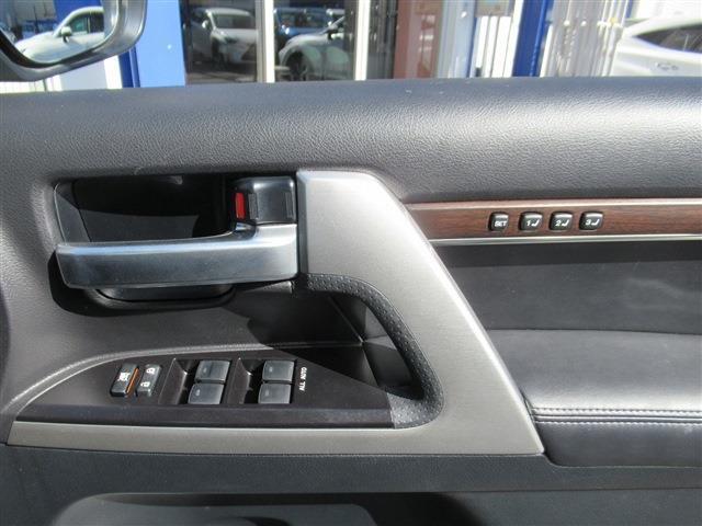 UJ0048070965_57_001.jpg