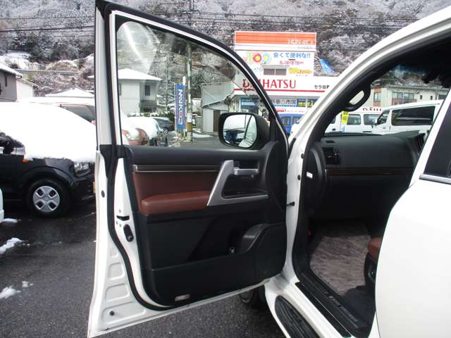 UJ0047905469_38_003.jpg
