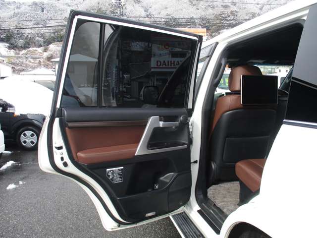 UJ0047905469_39_003.jpg