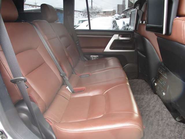 UJ0047905469_46_003.jpg