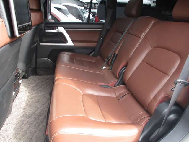 UJ0047905469_47_003.jpg