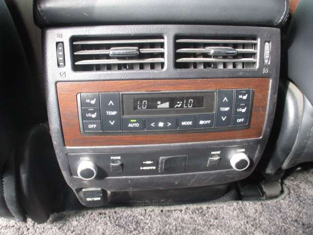 UJ0047905469_52_002.jpg
