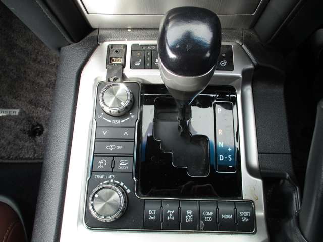 UJ0047905469_70_001.jpg