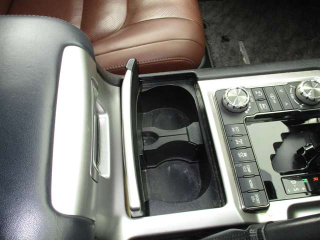 UJ0047905469_72_001.jpg