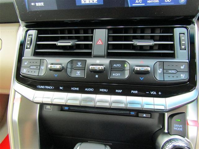 UJ0048417947_16_002.jpg