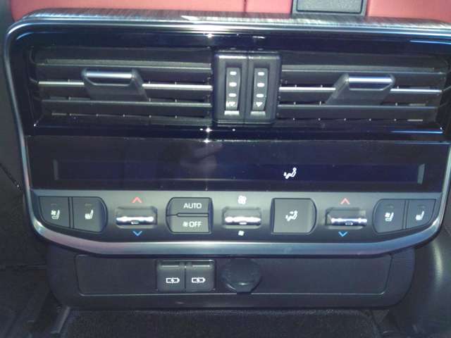 U00044948241_33_004.jpg