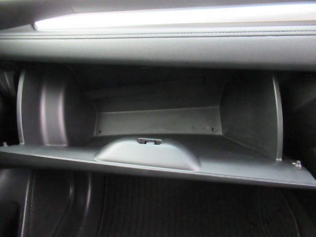 UZ0048338158_59_001.jpg