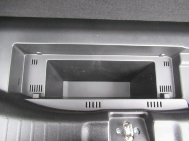 UZ0048338158_65_001.jpg