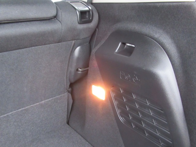 UZ0048338158_68_001.jpg