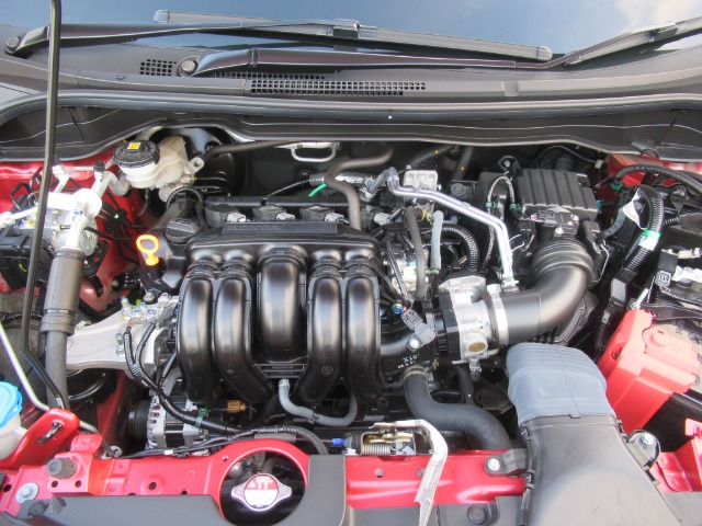 UZ0048338119_18_001.jpg