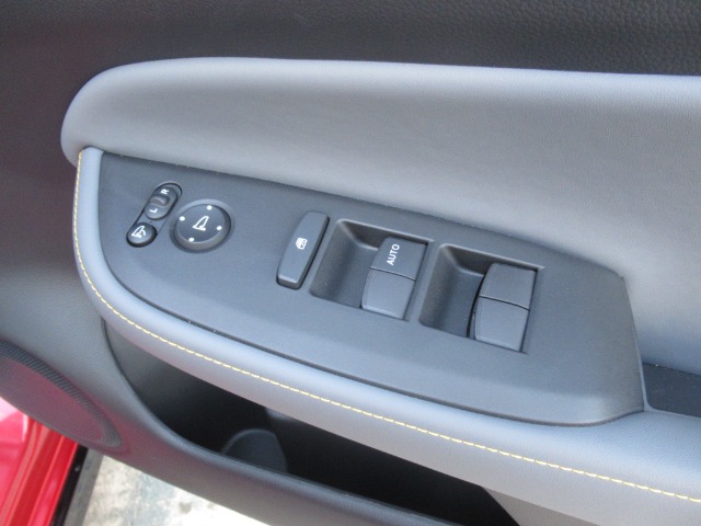 UZ0048338119_31_001.jpg