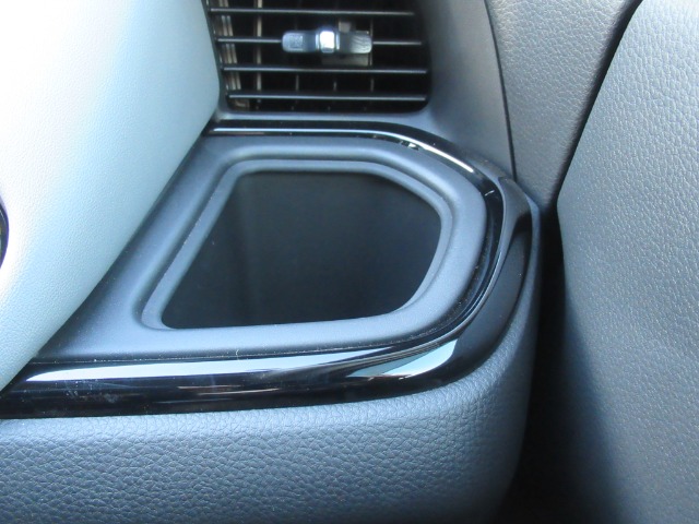 UZ0048338119_44_001.jpg